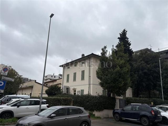 Case e ville in vendita di 470 m² in Via Santa Gonda