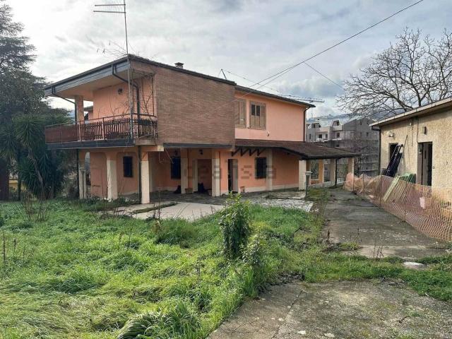 Case e ville in vendita di 471 m²