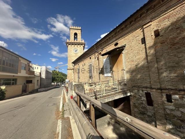 Case e ville in vendita di 472 m² in Via Alcide De Gasperi, 94