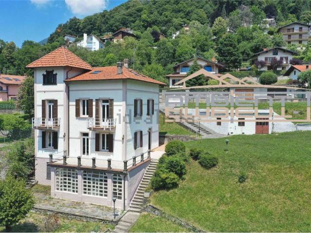 Case e ville in vendita di 472 m² in Via Roma