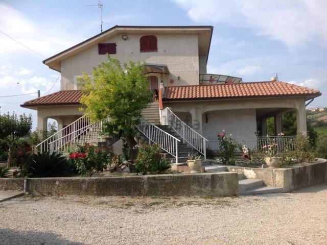 Case e ville in vendita di 472 m² in Contrada Spiagge