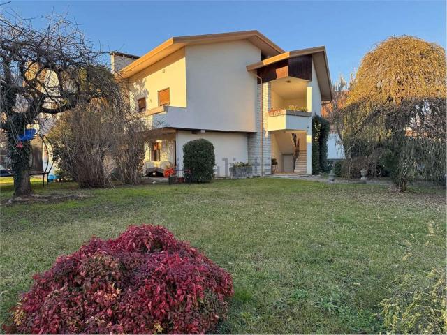 Case e ville in vendita di 473 m² in Via Padre Marco, 35