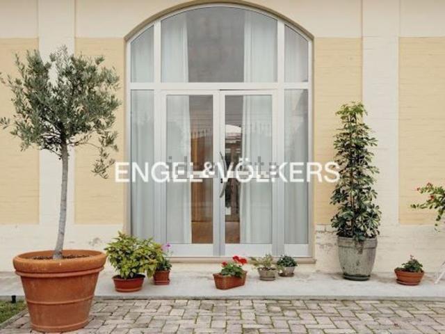Case e ville in vendita di 474 m² in Via Cristoforo Colombo
