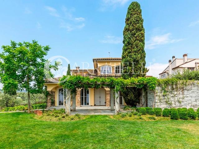 Case e ville in vendita di 474 m² in Via dell&apos Indipendenza, 107