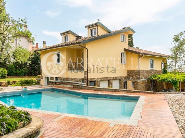 Case e ville in vendita di 474 m² in Via dell&apos Indipendenza, 107