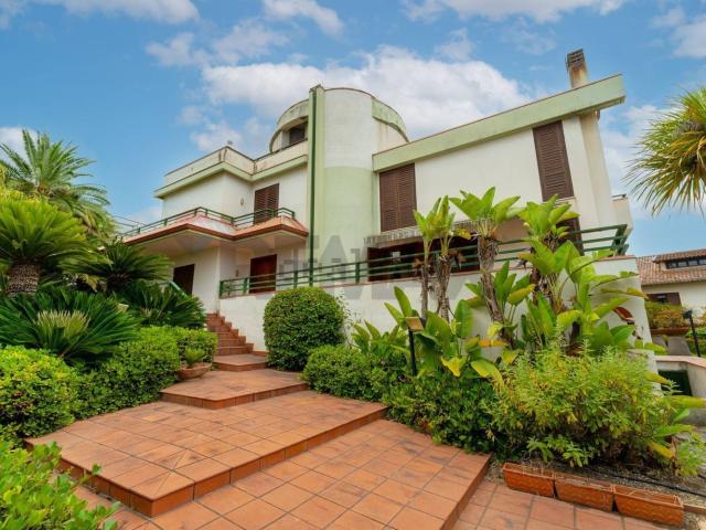 Case e ville in vendita di 474 m² in Piazza Vulcano