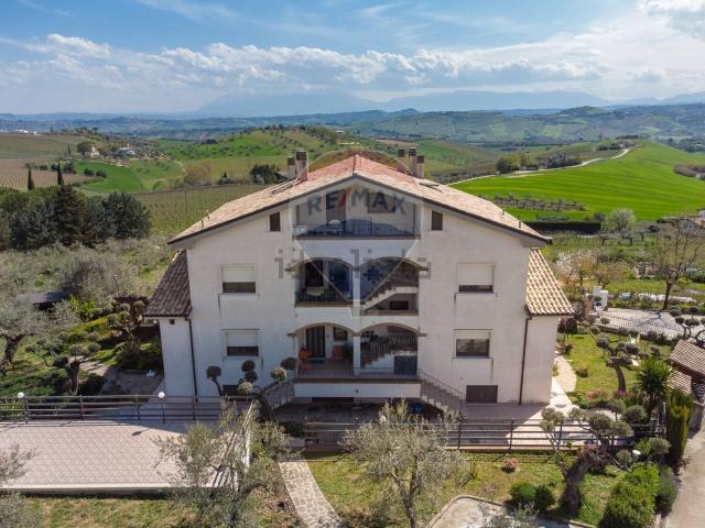 Case e ville in vendita di 475 m²