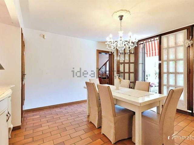 Case e ville in vendita di 475 m² in Via Schiavonia, 145