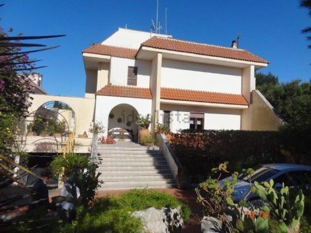 Case e ville in vendita di 475 m² in Via Rapolla