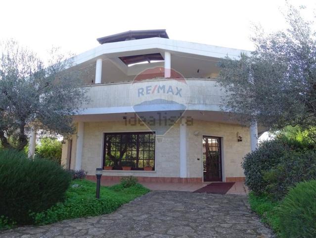 Case e ville in vendita di 476 m² in Via Aldo Rossi, 2