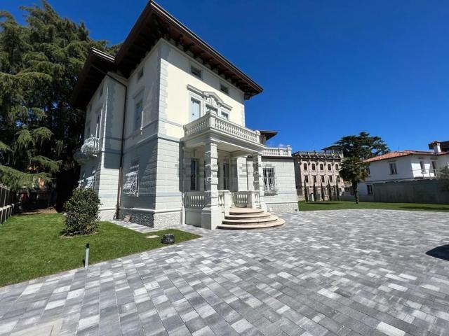Case e ville in vendita di 477 m²