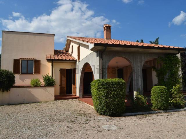 Case e ville in vendita di 477 m² in Via della Badiola