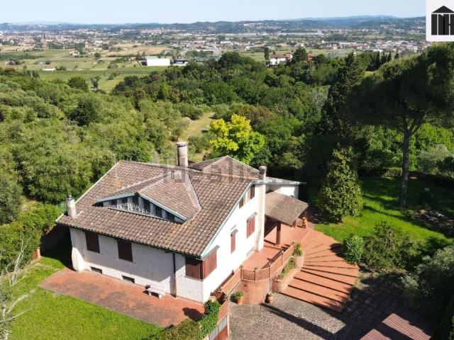 Case e ville in vendita di 477 m² in Via Poggetti
