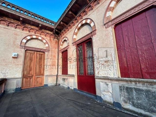 Case e ville in vendita di 478 m² in Via Giuseppe Garibaldi, 37