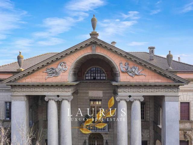 Case e ville in vendita di 4800 m²
