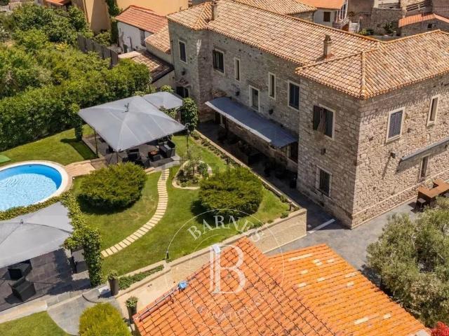 Case e ville in vendita di 4800 m²