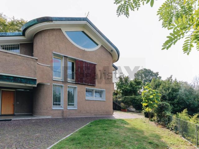 Case e ville in vendita di 480 m² in Via Costalunga, 18