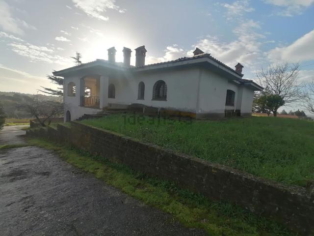 Case e ville in vendita di 480 m² in Via Astura, 9