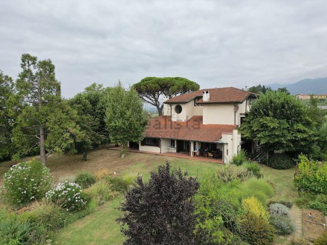 Case e ville in vendita di 480 m² in Via della Chiesa di Gragnano