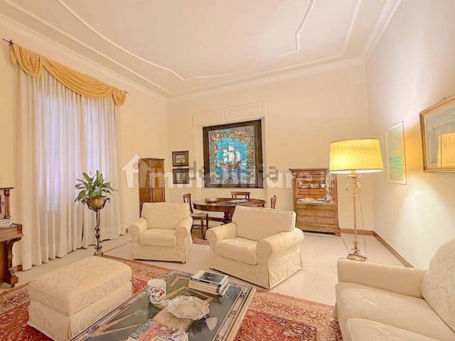 Case e ville in vendita di 480 m² in Via Lucchese