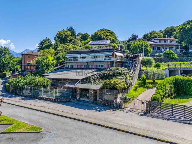 Case e ville in vendita di 480 m² in Via Montecchio Nord, 52