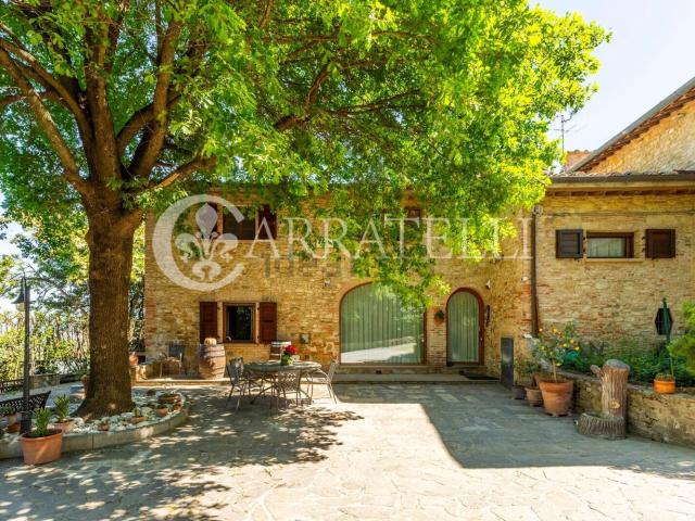 Case e ville in vendita di 480 m² in Via Santa Maria a Chianni, 17