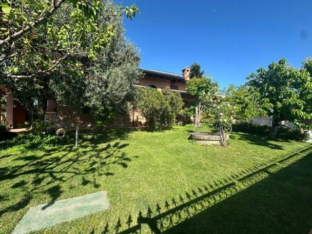 Case e ville in vendita di 480 m² in Via R. Rossellini, 47