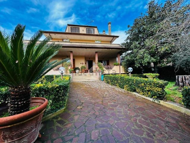 Case e ville in vendita di 480 m² in Via Terminillo, 5