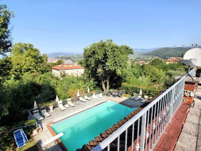Case e ville in vendita di 480 m² in Viale Cristoforo Colombo, 52