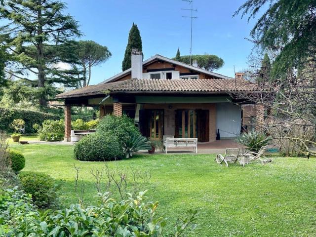 Case e ville in vendita di 480 m² in Largo dell&apos Olgiata, 15