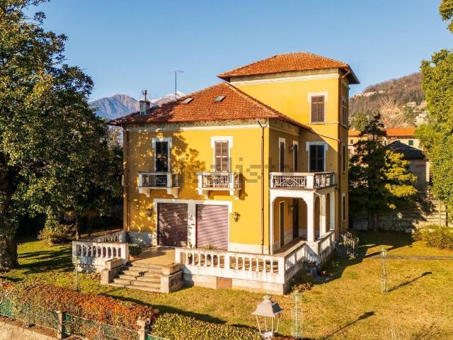 Case e ville in vendita di 480 m² in Piazza Giuseppe Garibaldi, 68