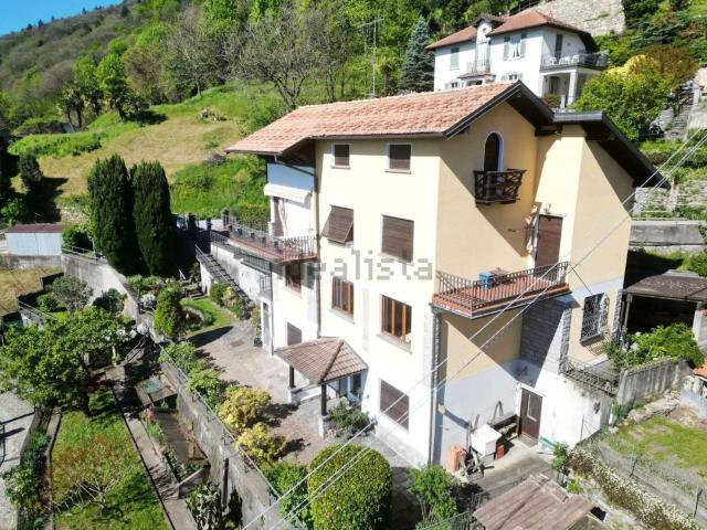 Case e ville in vendita di 480 m² in Strada Aldo Li Gobbi, 40