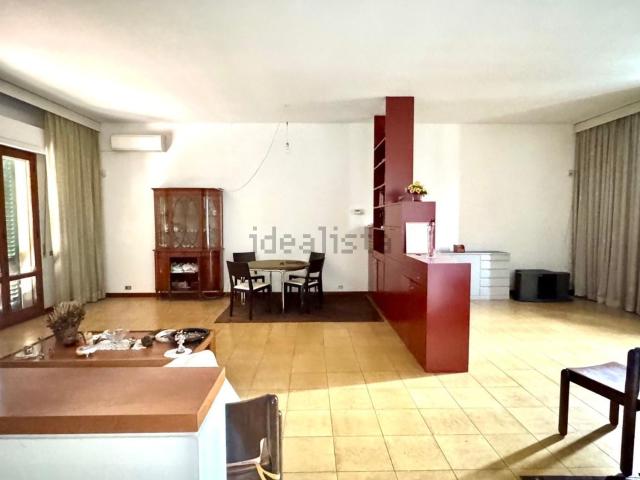 Case e ville in vendita di 481 m² in Via Lucchese