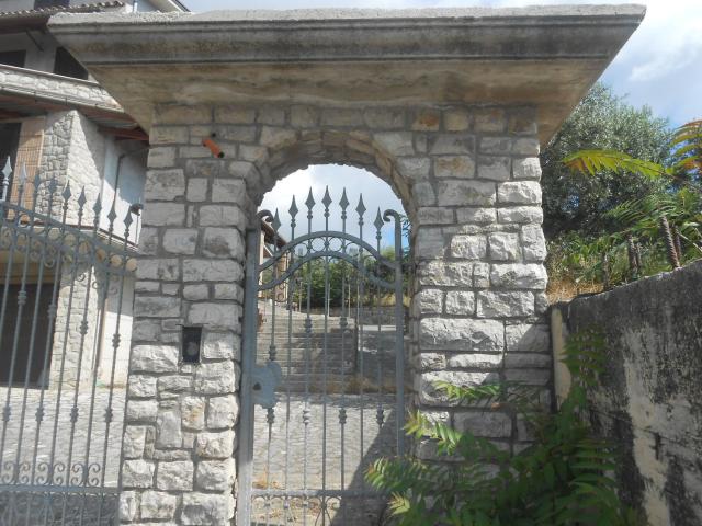Case e ville in vendita di 481 m² in Via pietratonda