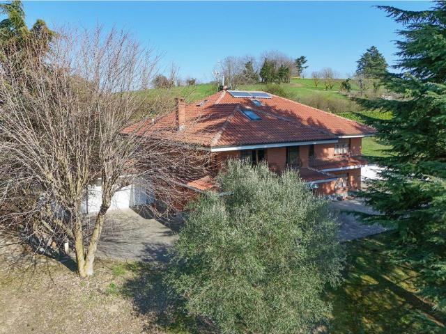 Case e ville in vendita di 481 m² in Viale dei Tigli, 16