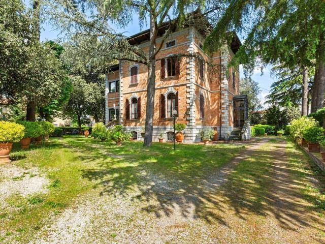 Case e ville in vendita di 482 m² in Via Giuseppe Mazzini, 130