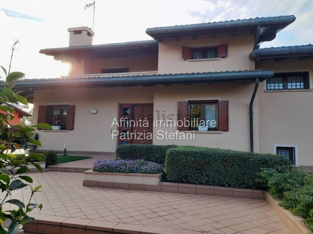 Case e ville in vendita di 483 m²
