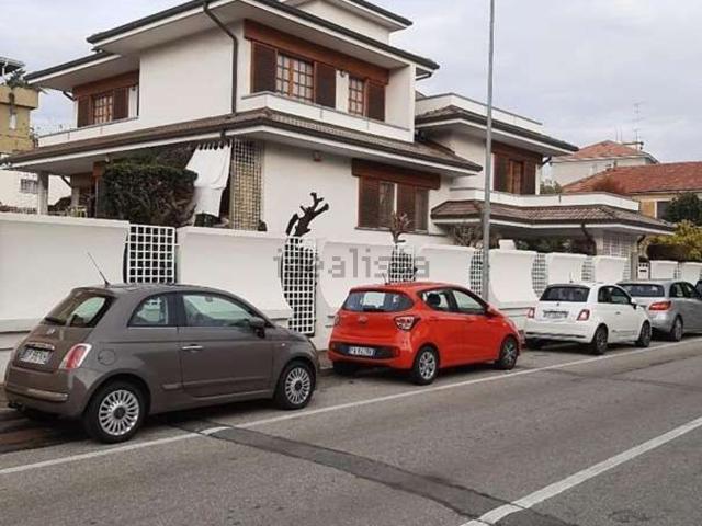 Case e ville in vendita di 483 m² in Via Massaua, 64