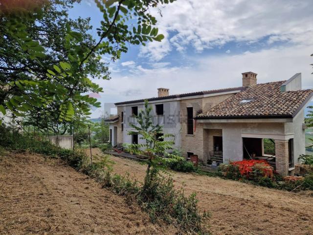 Case e ville in vendita di 484 m²