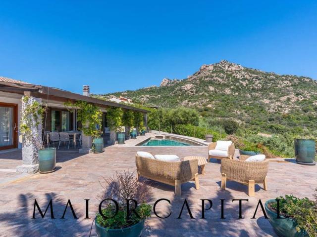 Case e ville in vendita di 484 m² in Via Cugnana