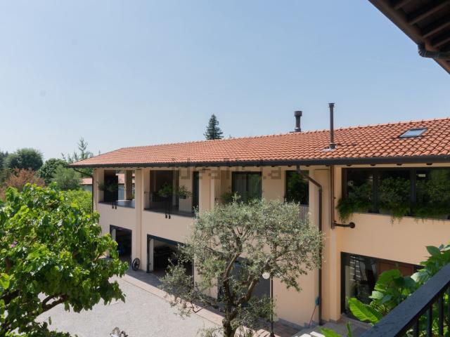 Case e ville in vendita di 485 m² in Via Cascina Mirabello