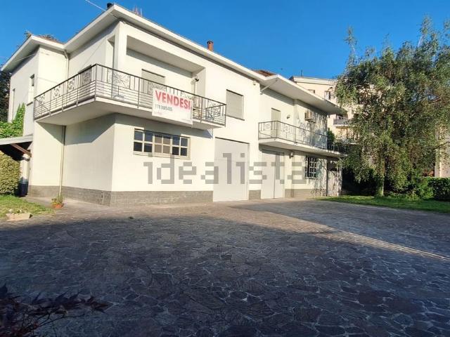 Case e ville in vendita di 485 m² in Via Gaetano Donizetti