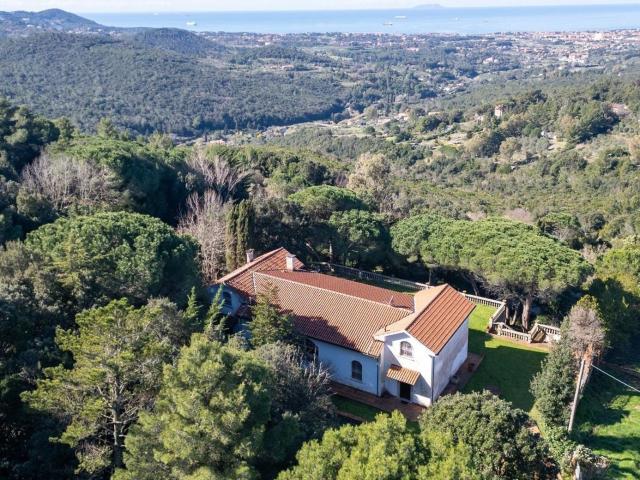 Case e ville in vendita di 485 m² in Via della Valle Benedetta