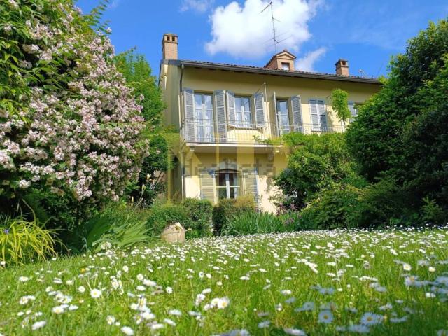 Case e ville in vendita di 486 m² in Via G. Balduzzi