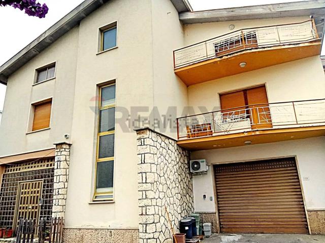 Case e ville in vendita di 486 m² in Via Saliceti, 5
