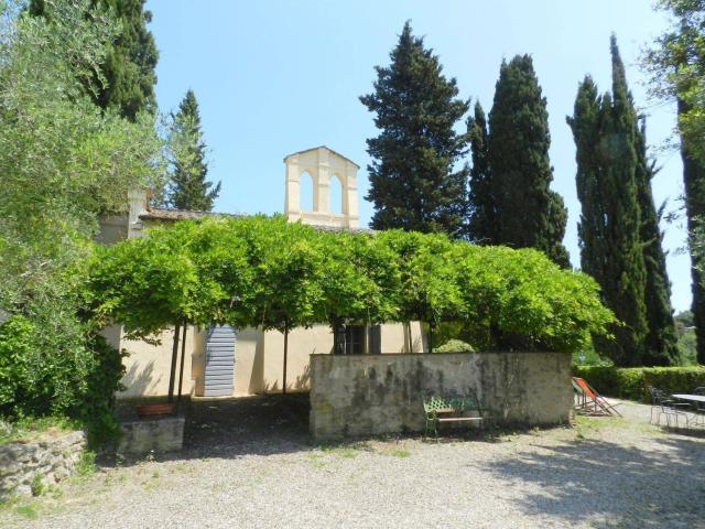 Case e ville in vendita di 487 m² in Via Esterna di Fontebranda