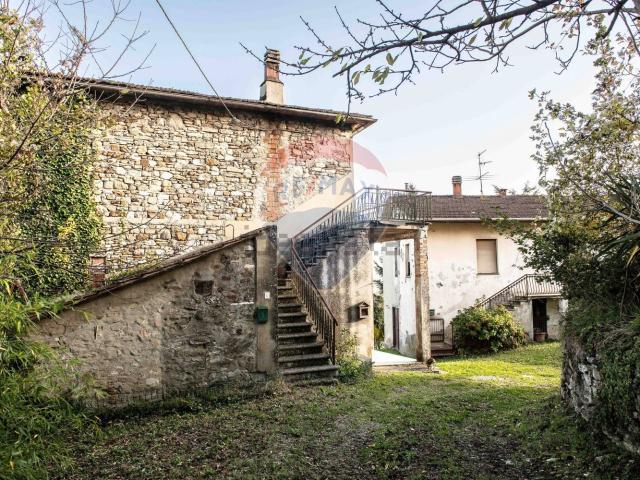 Case e ville in vendita di 488 m² in Via delle Monache, 55