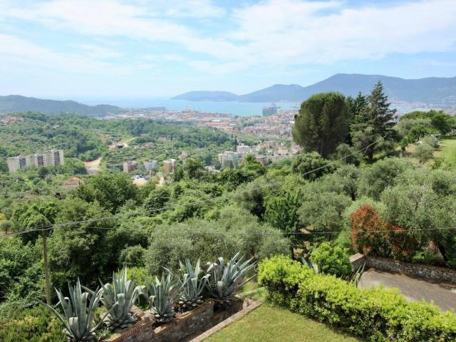 Case e ville in vendita di 488 m² in Via monte Fosco, 3