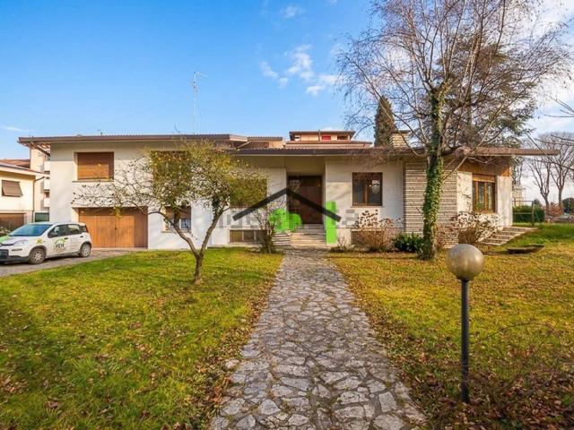 Case e ville in vendita di 488 m² in Via Vittorio Emanuele, 9
