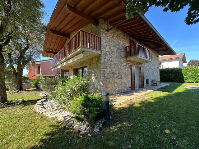 Case e ville in vendita di 489 m² in Via Caniana, 16